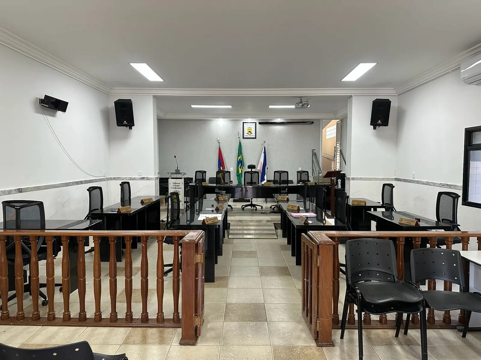 Câmara Municipal de Castelo — Plenário institucional